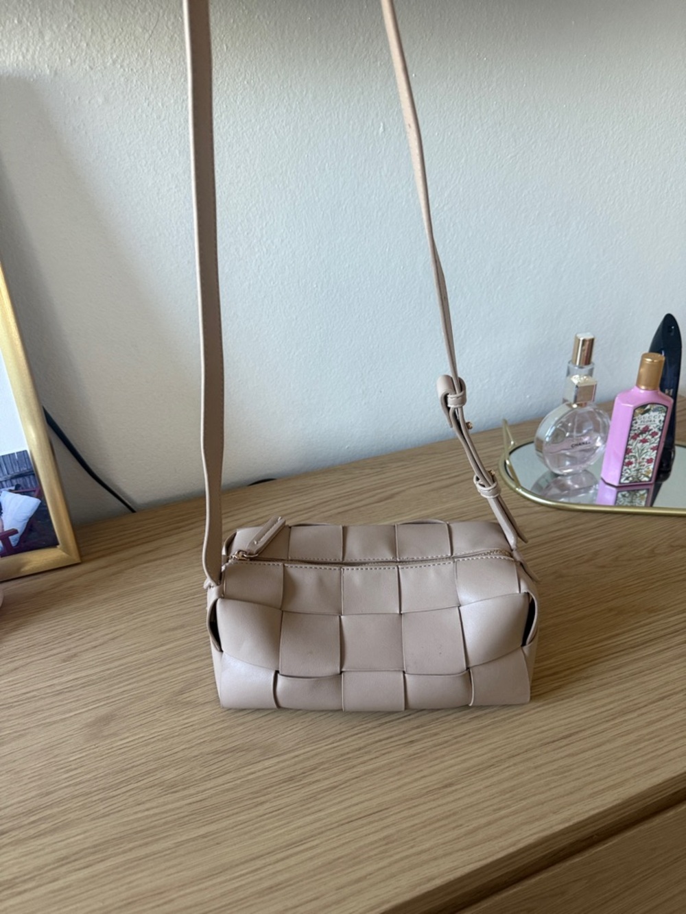 Urban Expressions Woven Crossbody Bag in Light Taupe